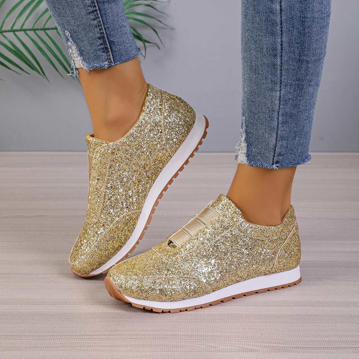 Damen Sportliche Slip-On Sneakers mit funkelndem Glitzer-Heel Heidi Mode - Image 4