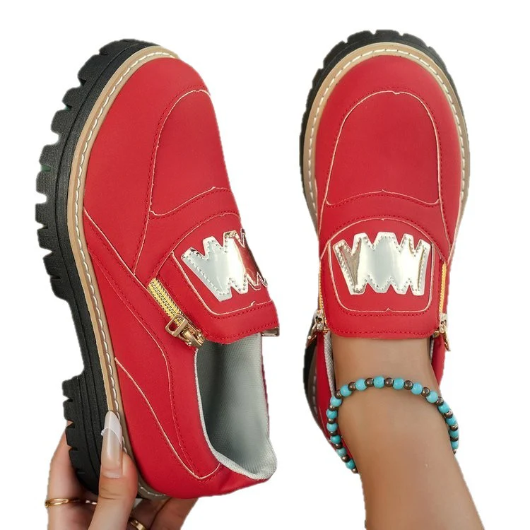Damen Sportliche Slipper mit glänzendem Reißverschluss und rutschfester Sohle Heidi Mode - Image 5
