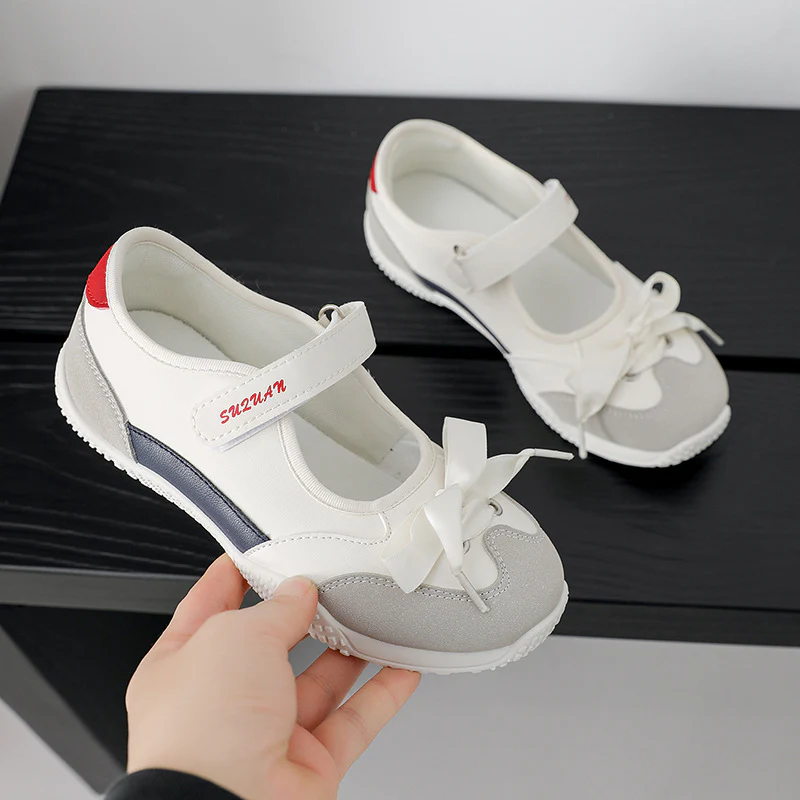 Damen Sportliche Slipper mit modischem Riemendesign und praktischer Klettverschlusslösung Heidi Mode - Image 2