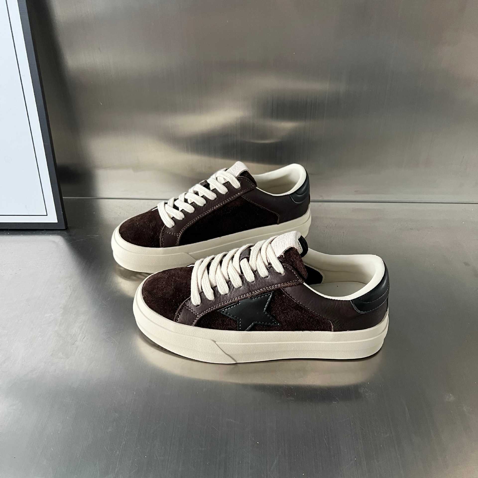 Damen Sportliche Sneaker aus veganem Wildleder mit atmungsaktiver Polsterung Heidi Mode - Image 2