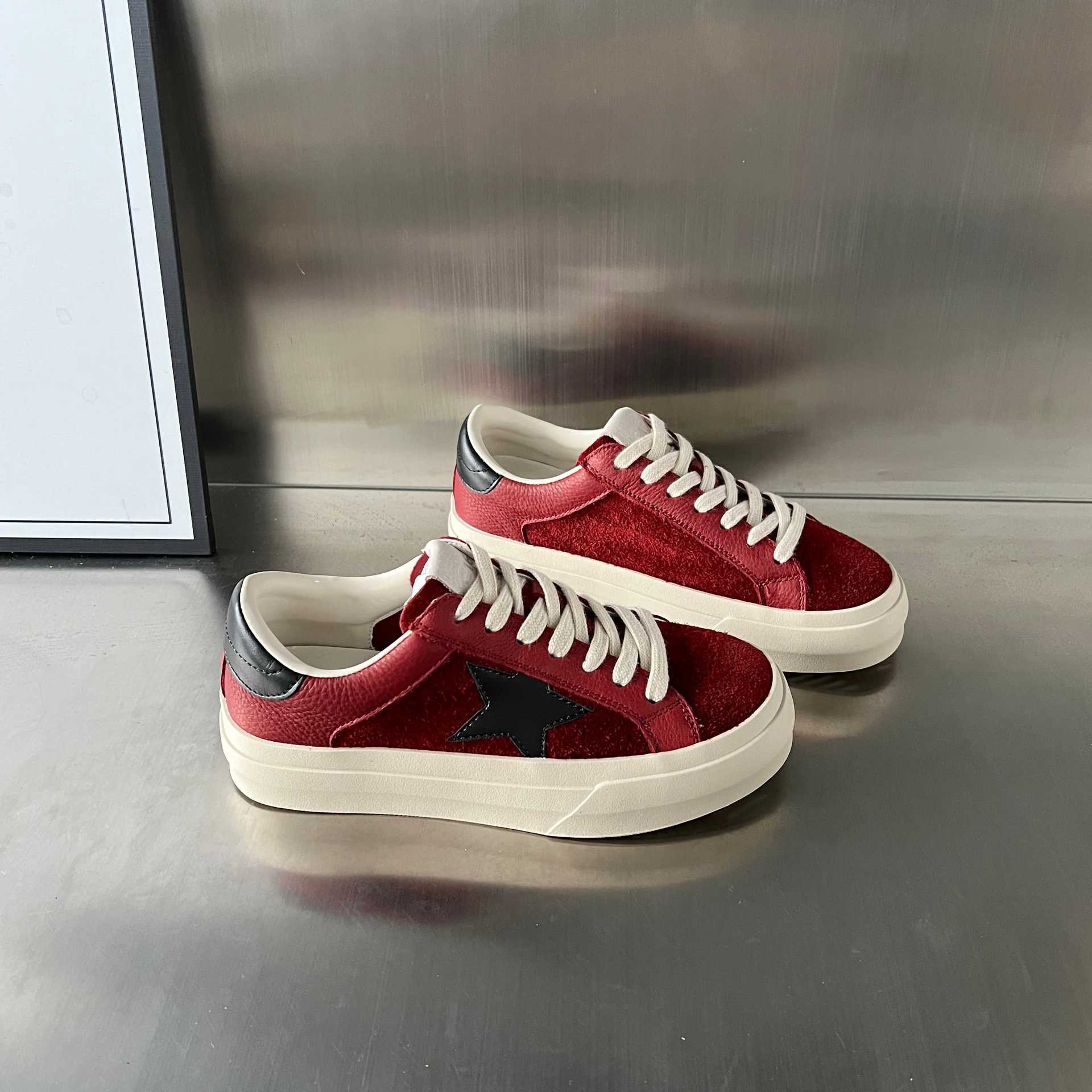Damen Sportliche Sneaker aus veganem Wildleder mit atmungsaktiver Polsterung Heidi Mode - Image 5