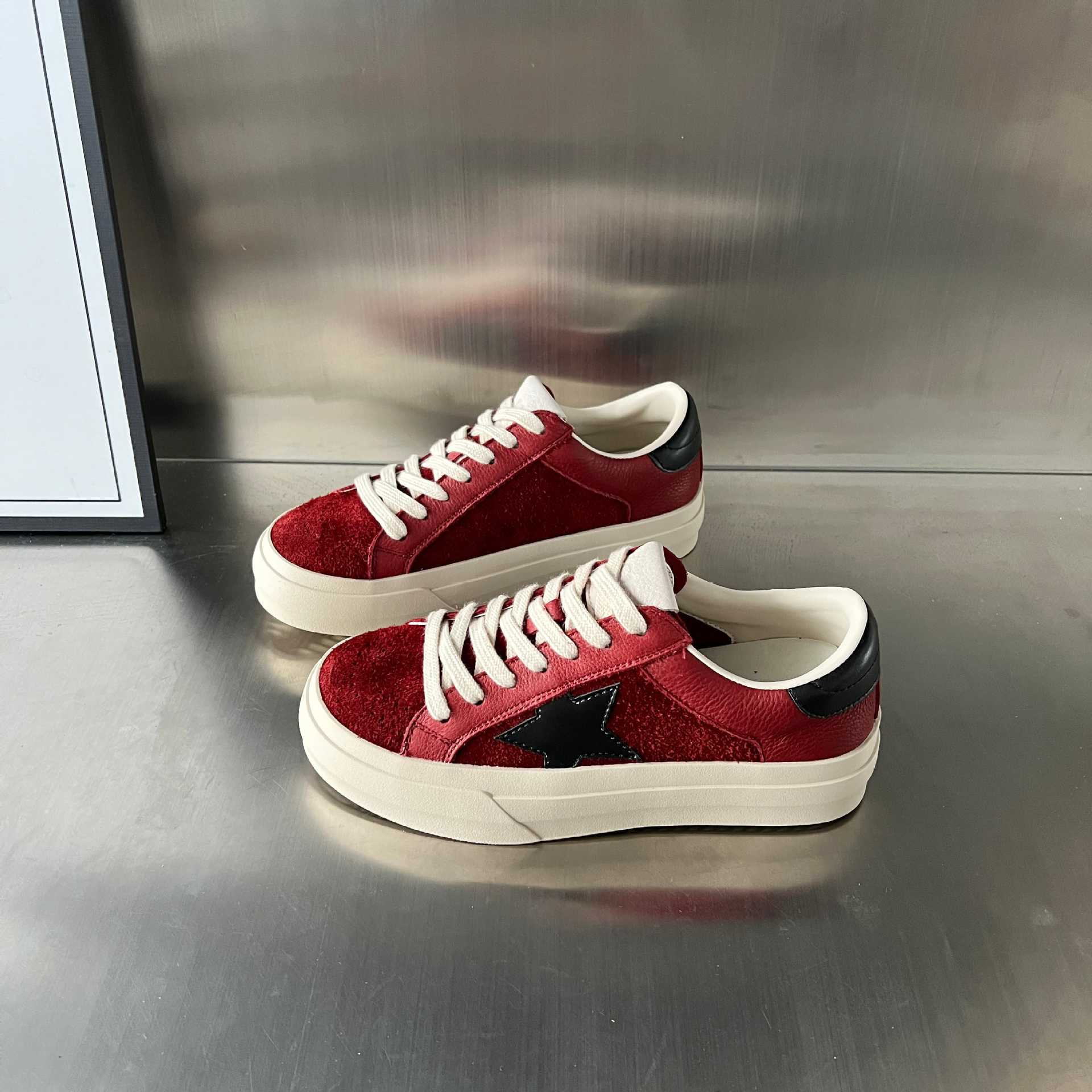 Damen Sportliche Sneaker aus veganem Wildleder mit atmungsaktiver Polsterung Heidi Mode - Image 7