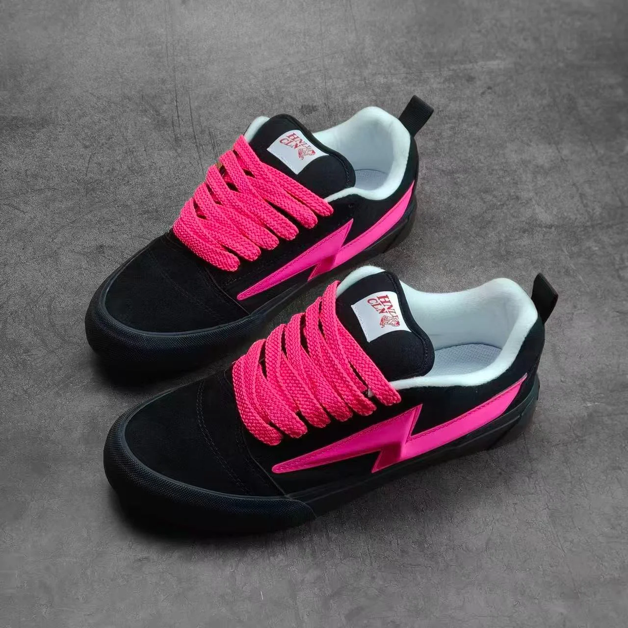 Damen Sportliche Sneaker im dynamischen Blitzdesign Heidi Mode - Image 2