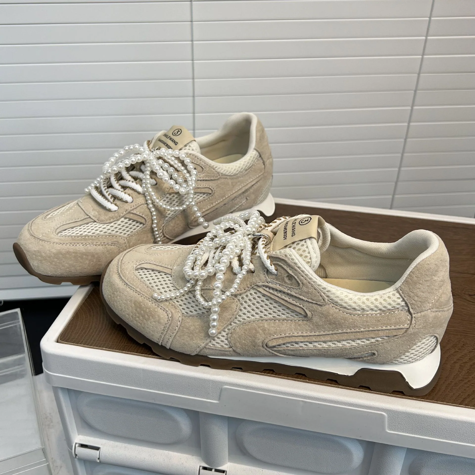 Damen Sportliche Sneaker mit atmungsaktivem Mesh und luxuriösem Veloursleder Heidi Mode - Image 2
