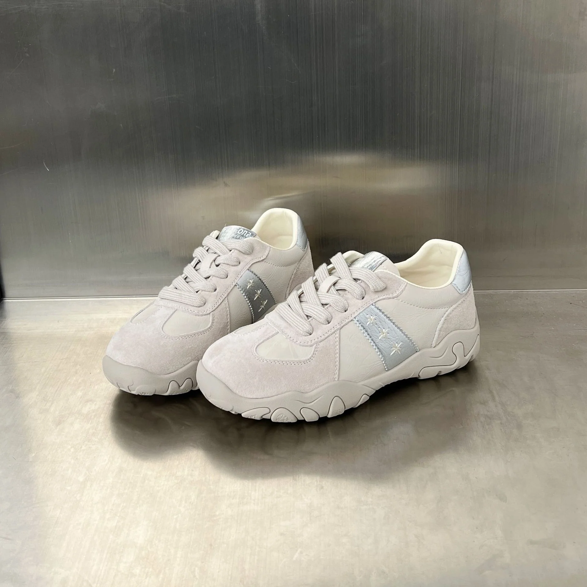 Damen Sportliche Sneaker mit atmungsaktivem Obermaterial und innovativer Dämpfungstechnologie Heidi Mode - Image 7
