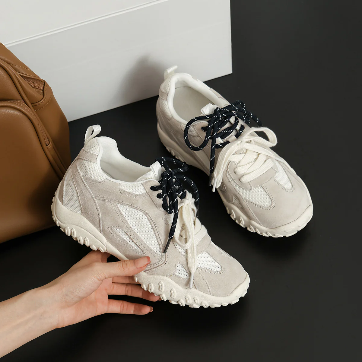 Damen Sportliche Sneaker mit atmungsaktivem Obermaterial und modischem Design Heidi Mode - Image 2