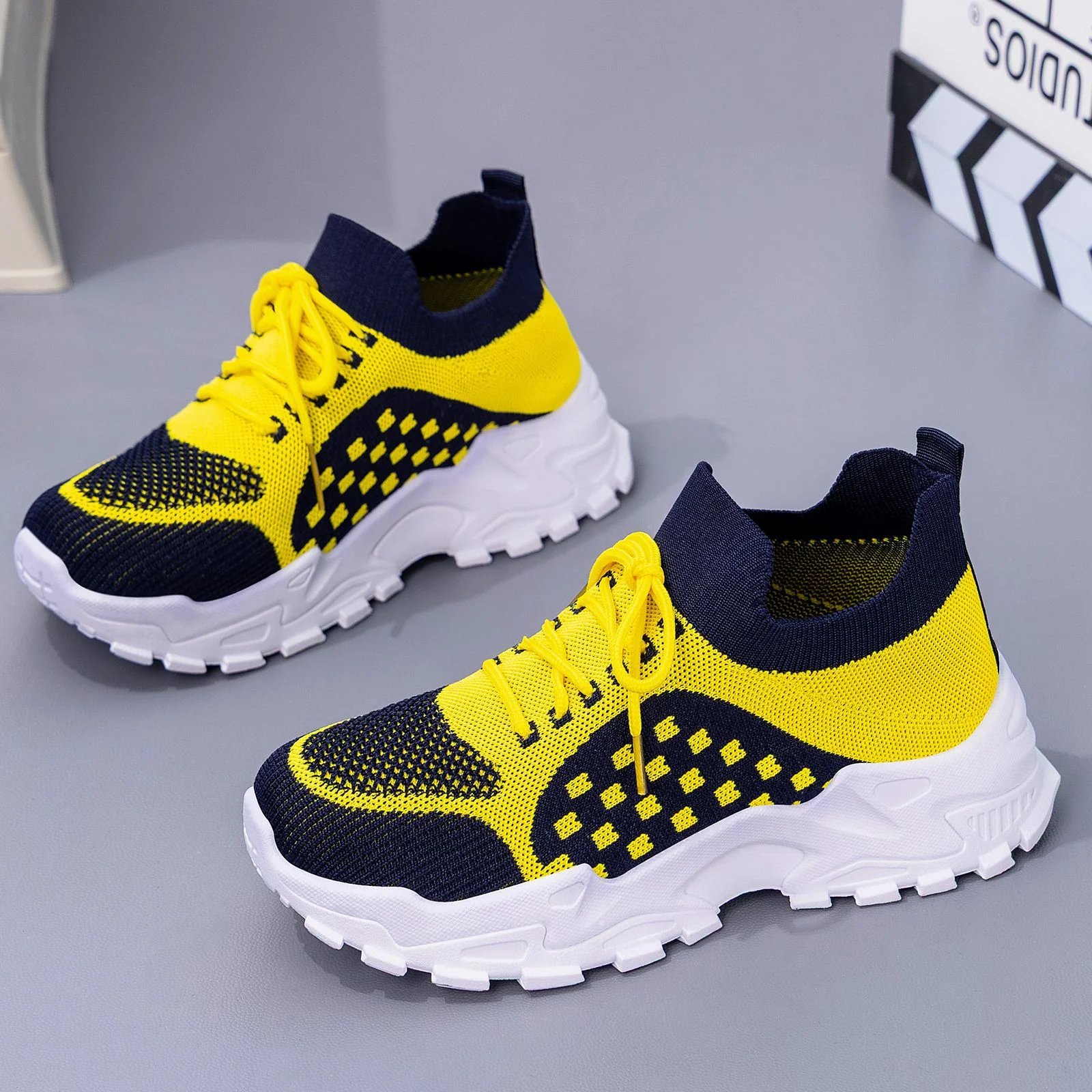 Damen Sportliche Sneaker mit atmungsaktivem und elastischem Obermaterial Heidi Mode - Image 4