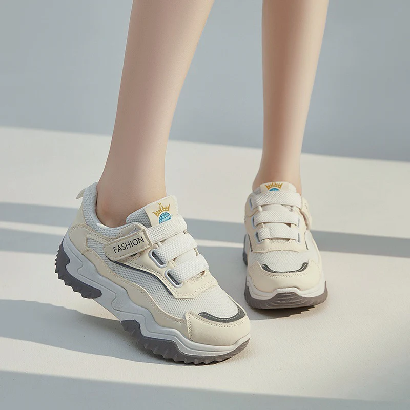 Damen Sportliche Sneaker mit atmungsaktiven Obermaterial und komfortablem Klettverschluss Heidi Mode - Image 3