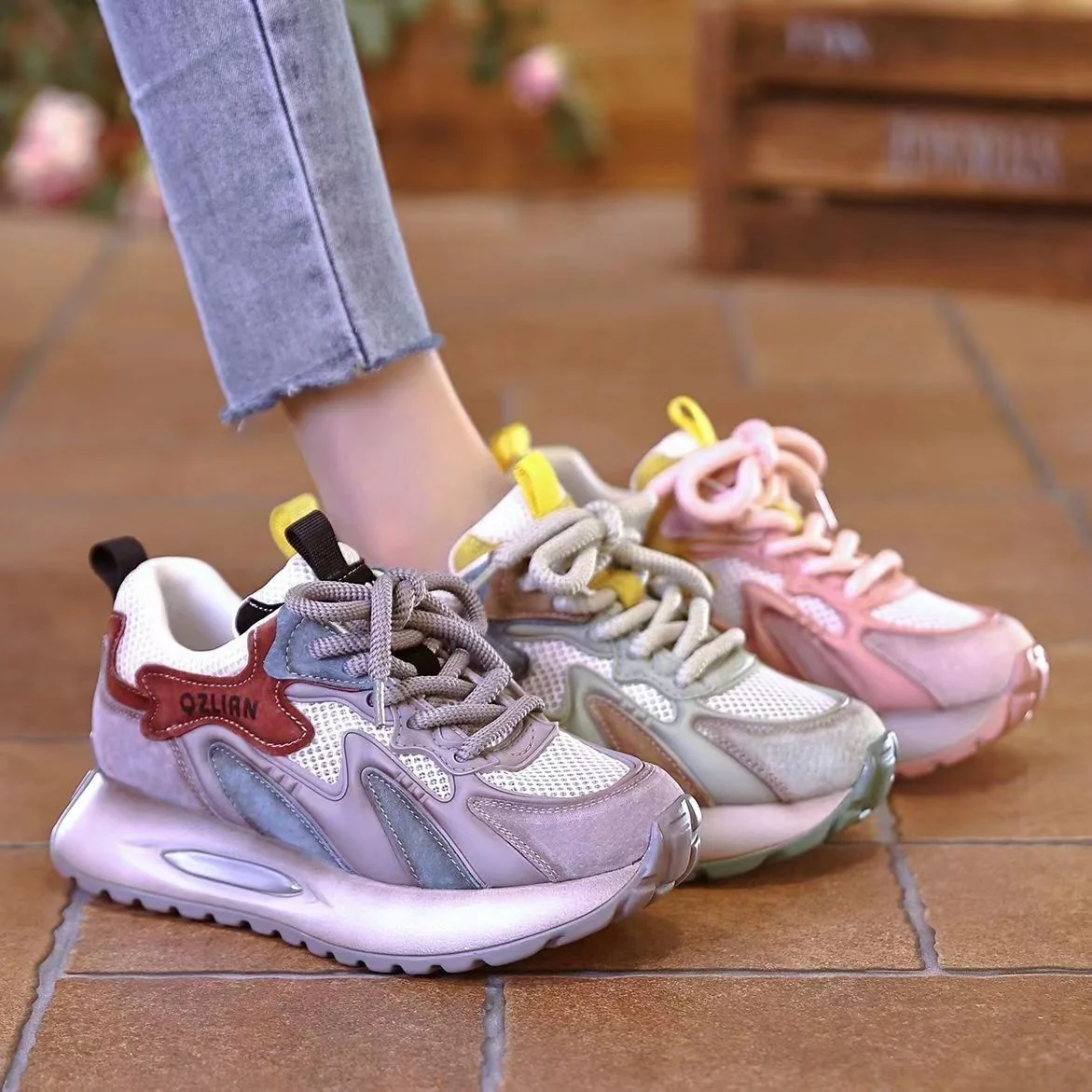 Damen Sportliche Sneaker mit atmungsaktiver Oberfläche und dämpfendem Sohlenprofil Heidi Mode - Image 2