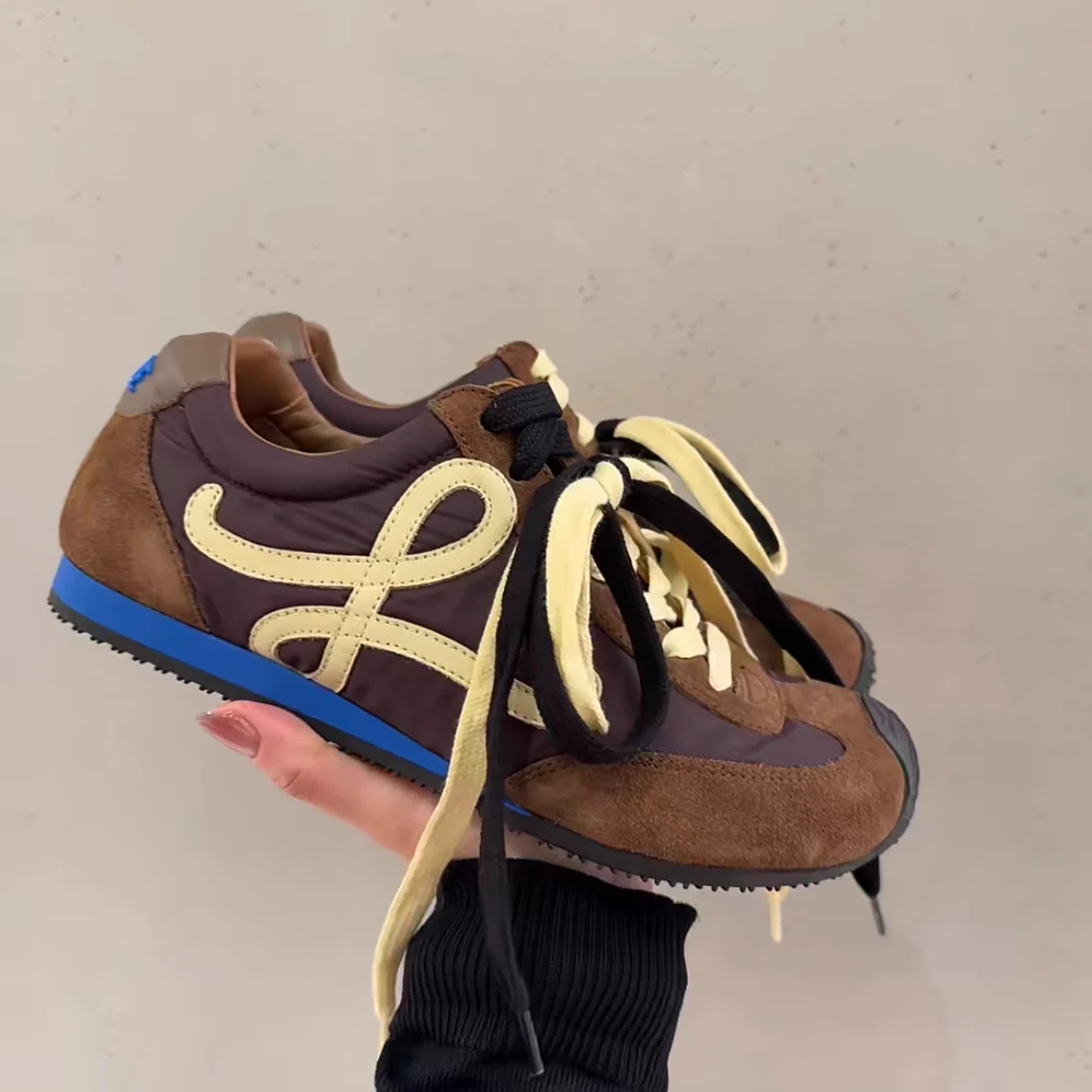 Damen Sportliche Sneaker mit atmungsaktiver Obermaterialkombination und rutschfester Laufsohle Heidi Mode - Image 2