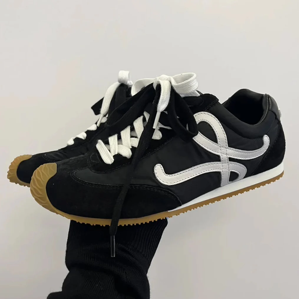 Damen Sportliche Sneaker mit atmungsaktiver Obermaterialkombination und rutschfester Laufsohle Heidi Mode - Image 4