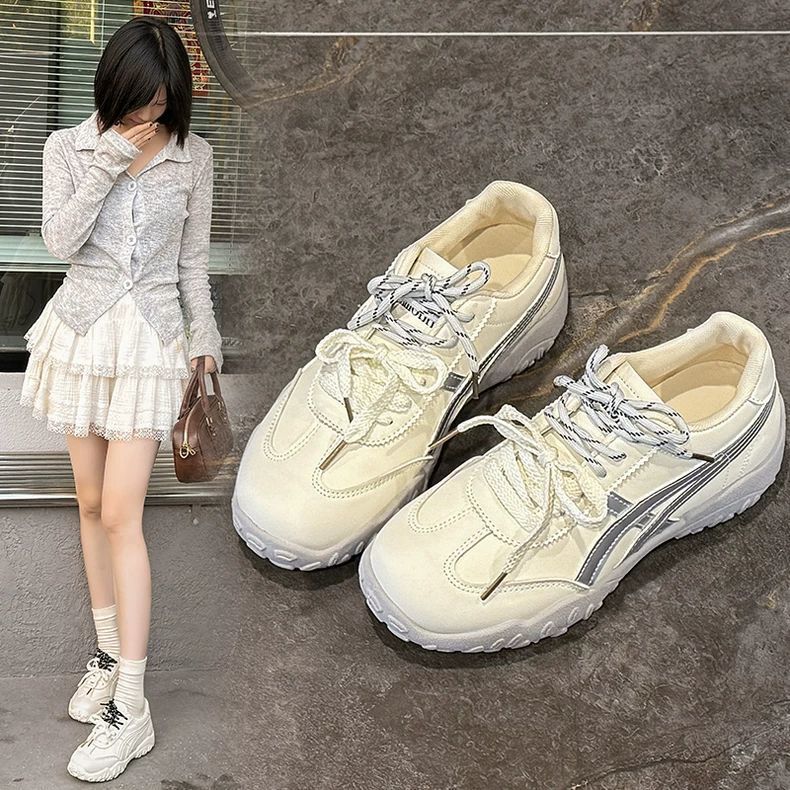 Damen Sportliche Sneaker mit bequemem Schnürsystem und robustem Profil Heidi Mode - Image 2