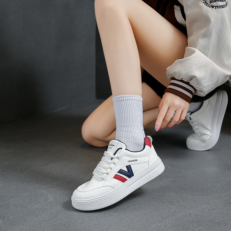Damen Sportliche Sneaker mit dämpfender Sohle und klassischem Design Heidi Mode - Image 3