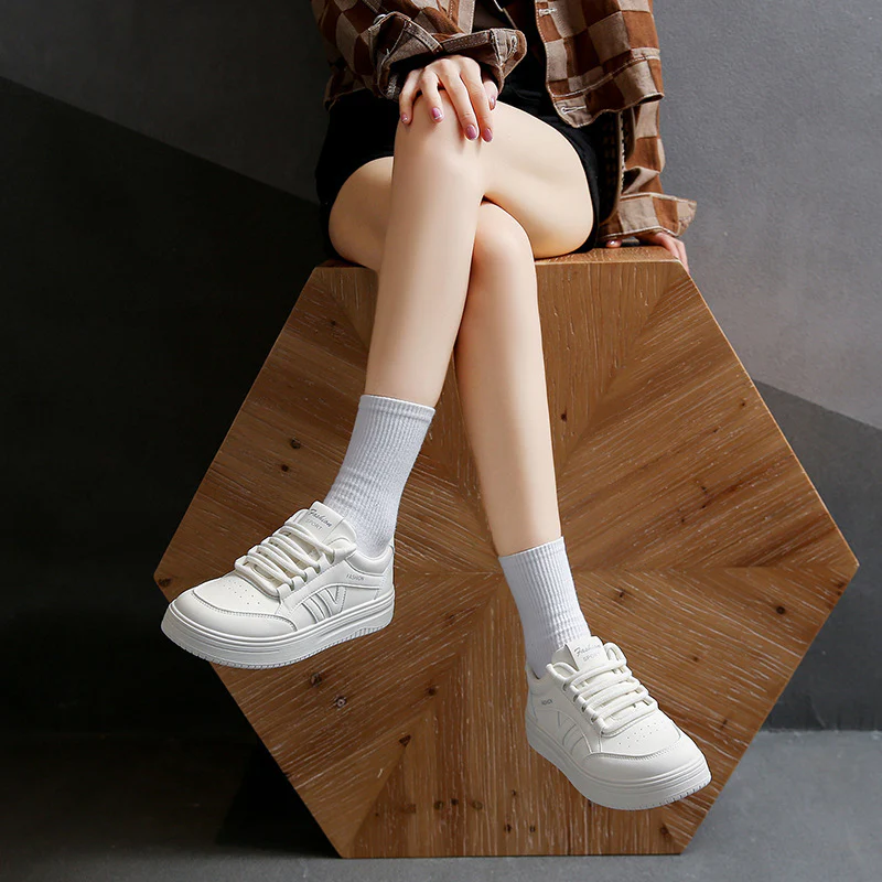 Damen Sportliche Sneaker mit dämpfender Sohle und klassischem Design Heidi Mode - Image 4