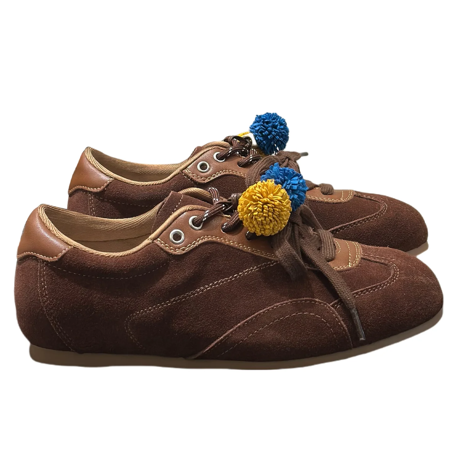 Damen Sportliche Sneaker mit dekorativen Pompons und flexiblem Schnürsystem Heidi Mode - Image 5