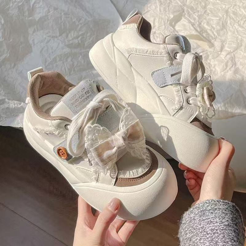 Damen Sportliche Sneaker mit einzigartigen Dekorationselementen Heidi Mode - Image 2