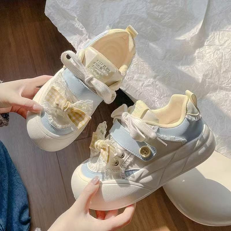 Damen Sportliche Sneaker mit einzigartigen Dekorationselementen Heidi Mode - Image 3