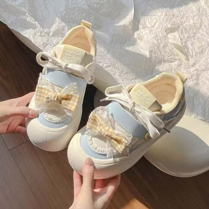 Damen Sportliche Sneaker mit einzigartigen Dekorationselementen Heidi Mode - Image 4