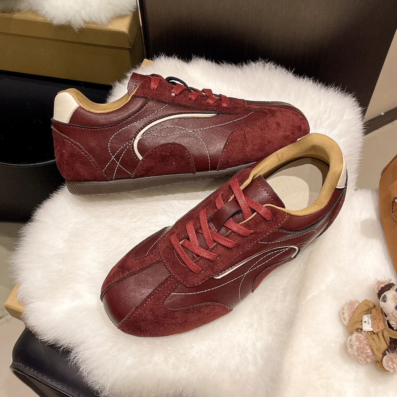 Damen sportliche Sneaker mit eleganten Akzenten und komfortablem Fußbett Heidi Mode - Image 2