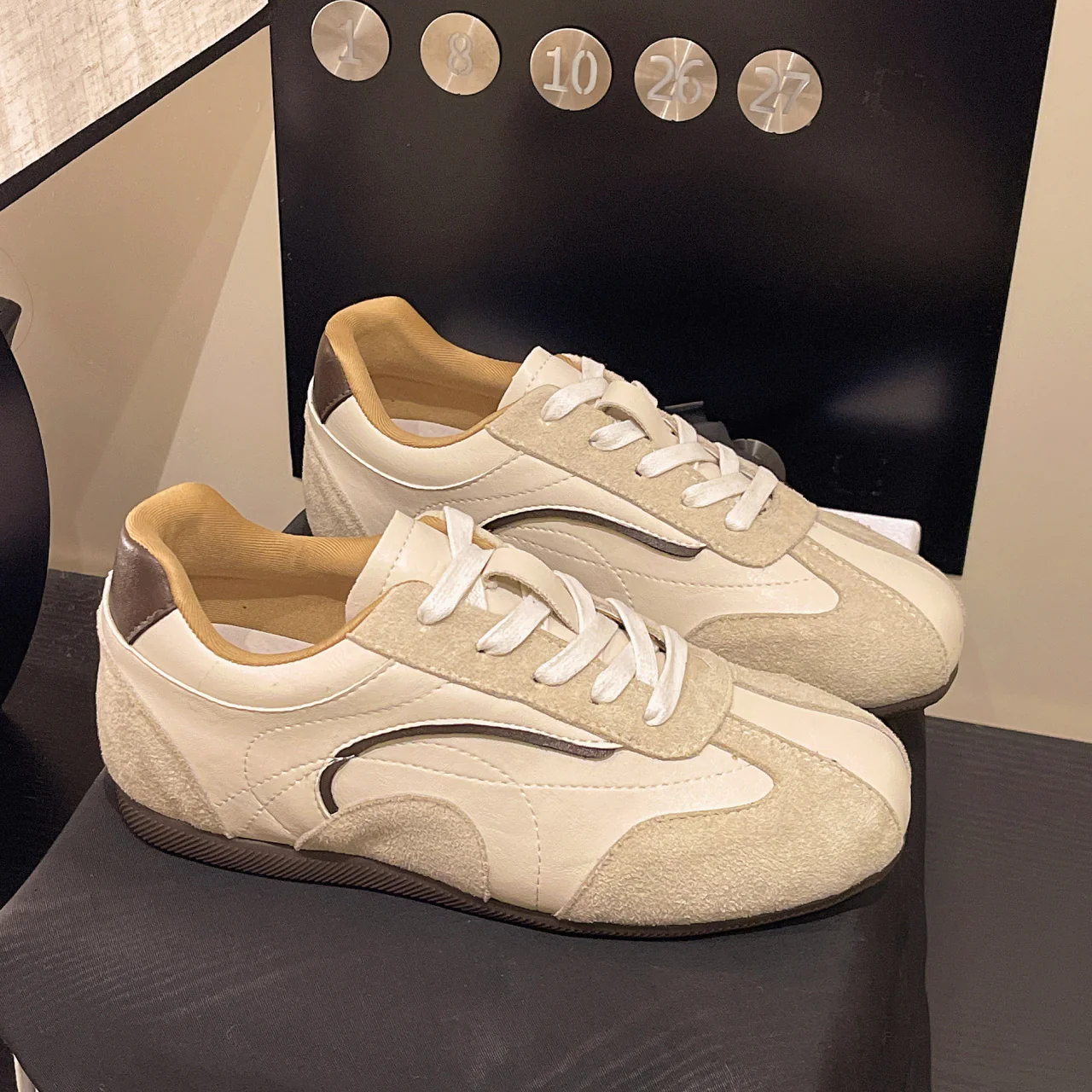 Damen sportliche Sneaker mit eleganten Akzenten und komfortablem Fußbett Heidi Mode - Image 3