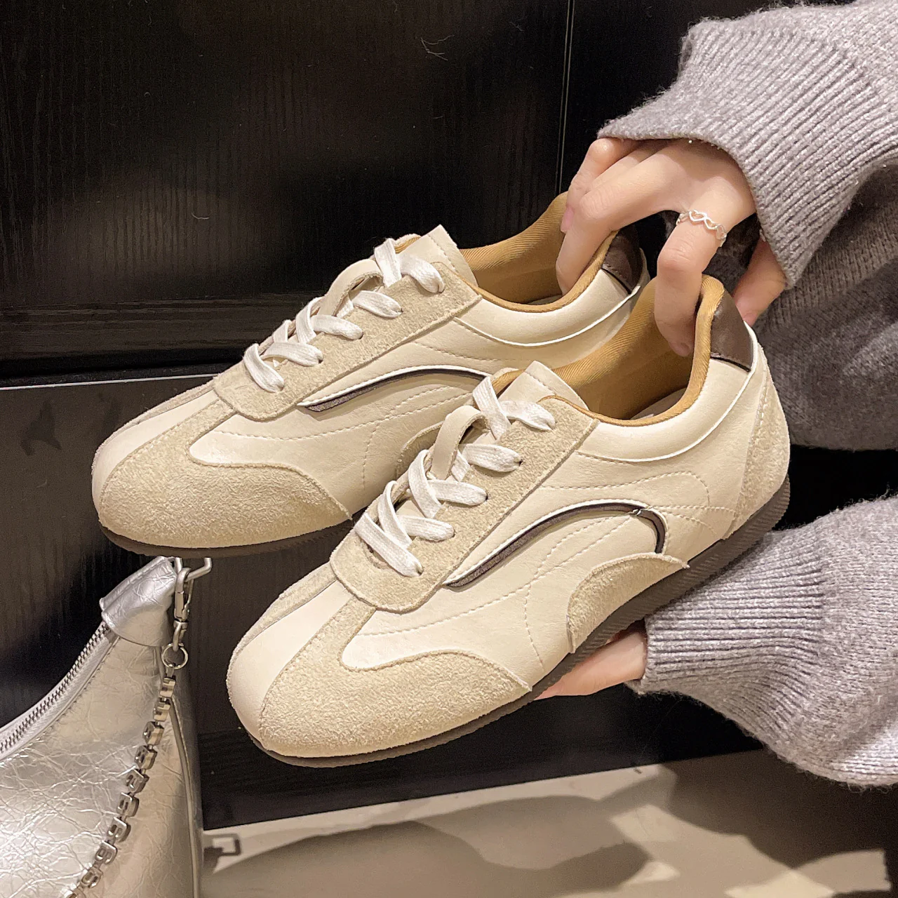 Damen sportliche Sneaker mit eleganten Akzenten und komfortablem Fußbett Heidi Mode - Image 6