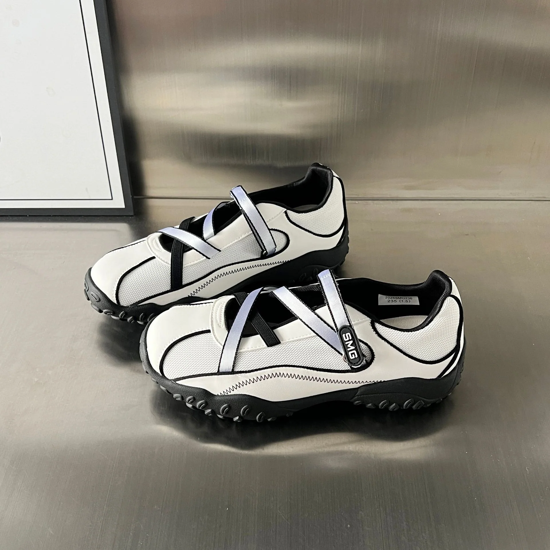 Damen Sportliche Sneaker mit innovativem Riemenverschluss und rutschfester Sohle Heidi Mode - Image 2