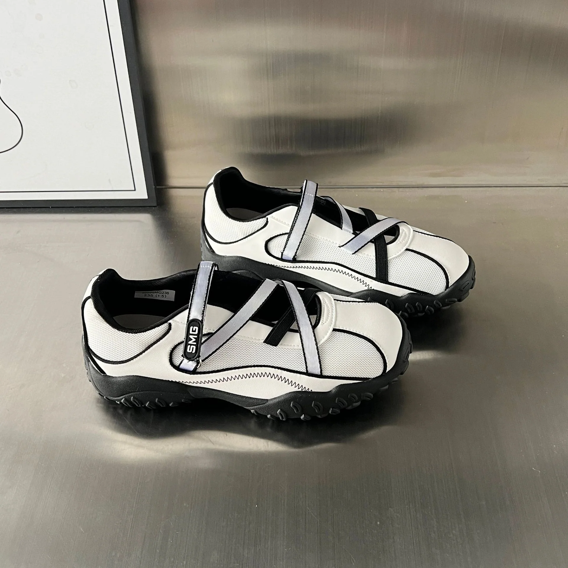 Damen Sportliche Sneaker mit innovativem Riemenverschluss und rutschfester Sohle Heidi Mode - Image 4