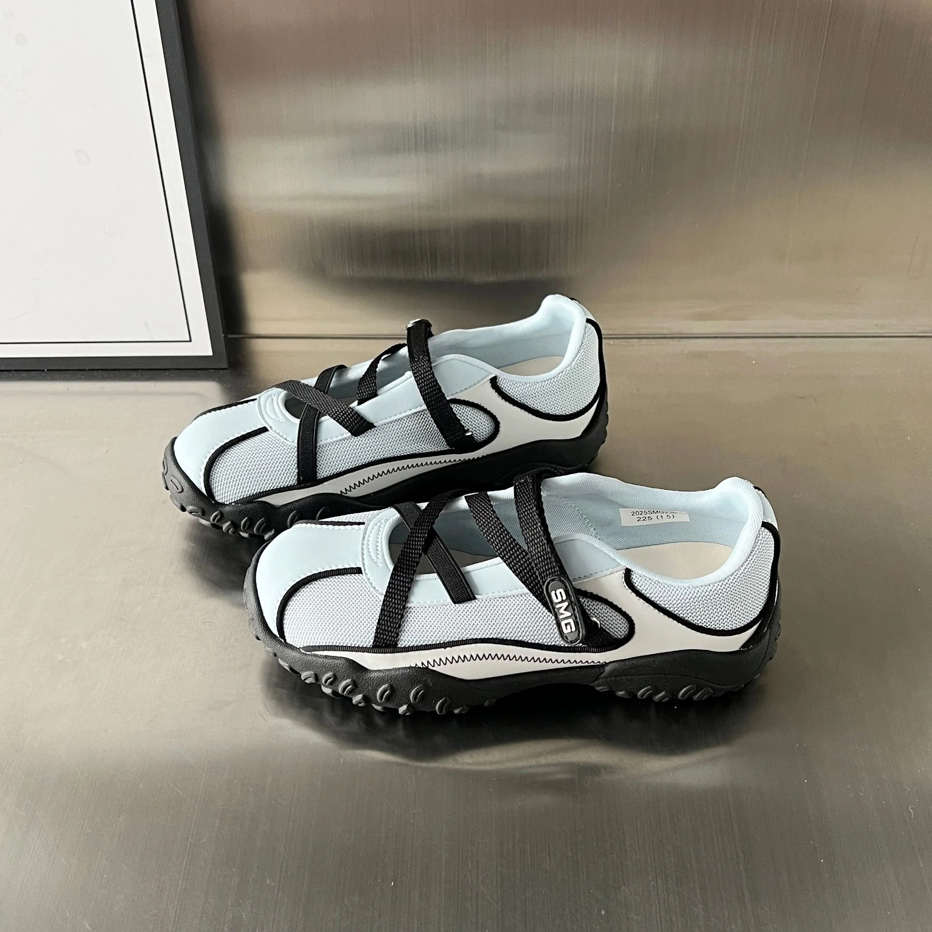 Damen Sportliche Sneaker mit innovativem Riemenverschluss und rutschfester Sohle Heidi Mode - Image 7