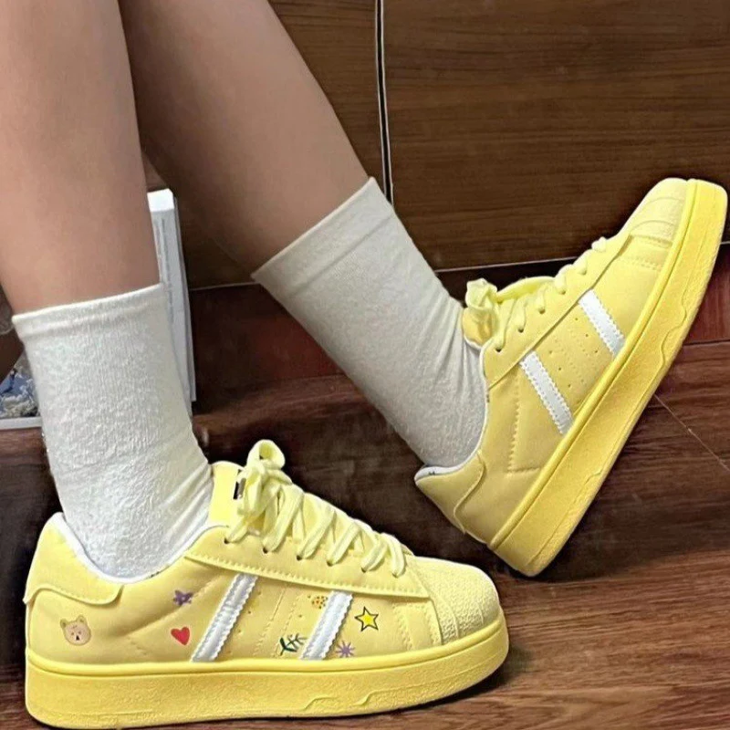 Damen Sportliche Sneaker mit klassischem Design und dämpfender Sohle Heidi Mode - Image 2