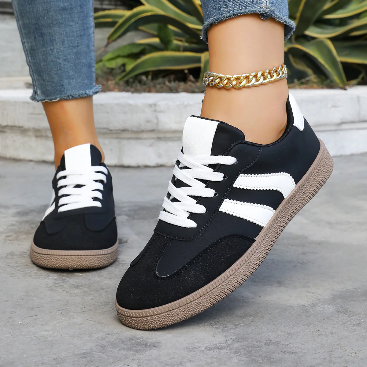 Damen Sportliche Sneaker mit klassischer Schnürung und rutschfester Sohle Heidi Mode - Image 2