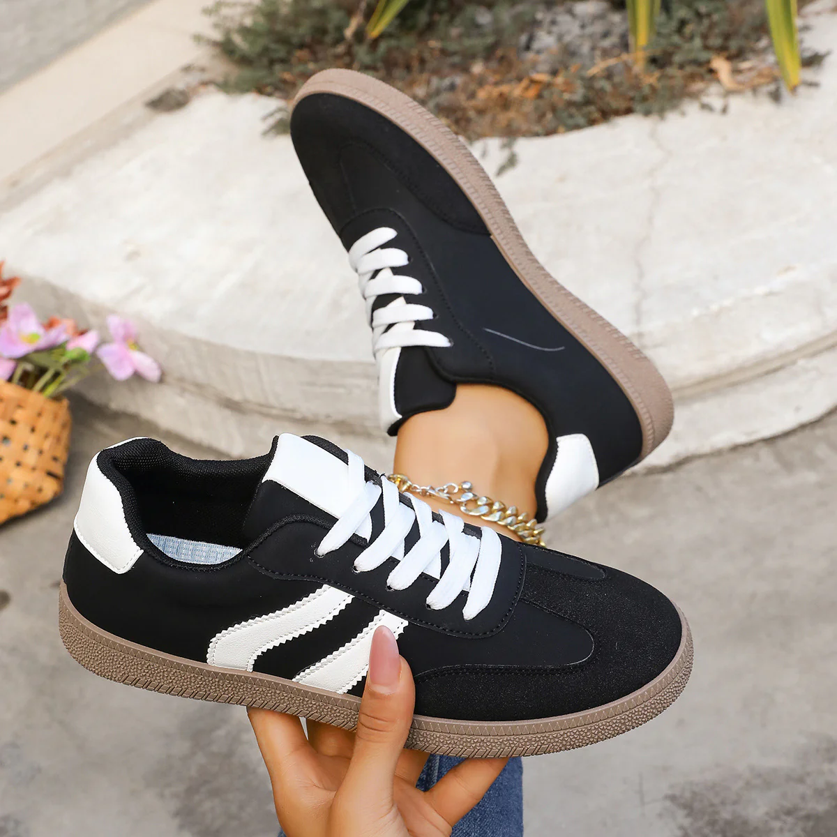 Damen Sportliche Sneaker mit klassischer Schnürung und rutschfester Sohle Heidi Mode - Image 4