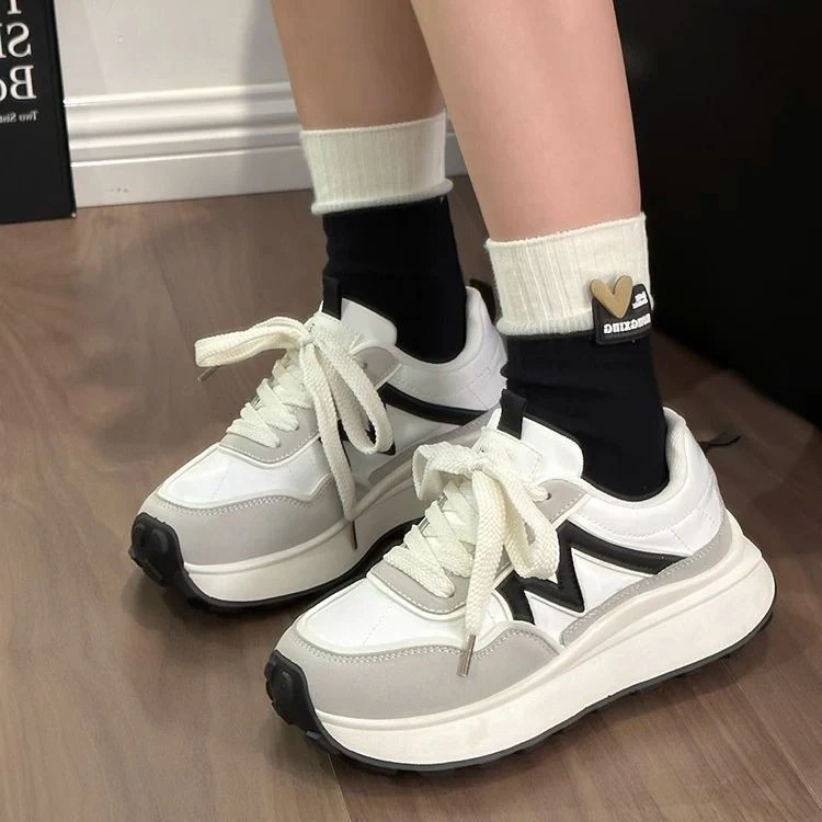 Damen Sportliche Sneaker mit komfortabler Dämpfung und modernem Design Heidi Mode - Image 4