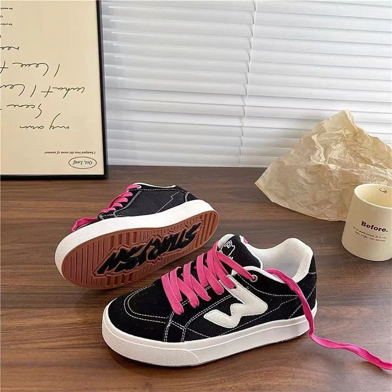 Damen Sportliche Sneaker mit kontrastierenden Schnürsenkeln und robustem Gummiprofil Heidi Mode - Image 4