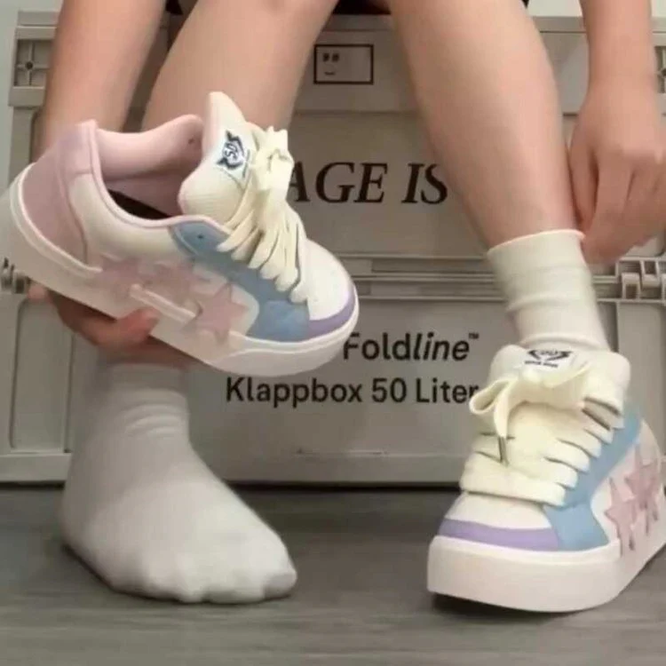 Damen Sportliche Sneaker mit kreativen Applikationen und dicker Sohle Heidi Mode - Image 4