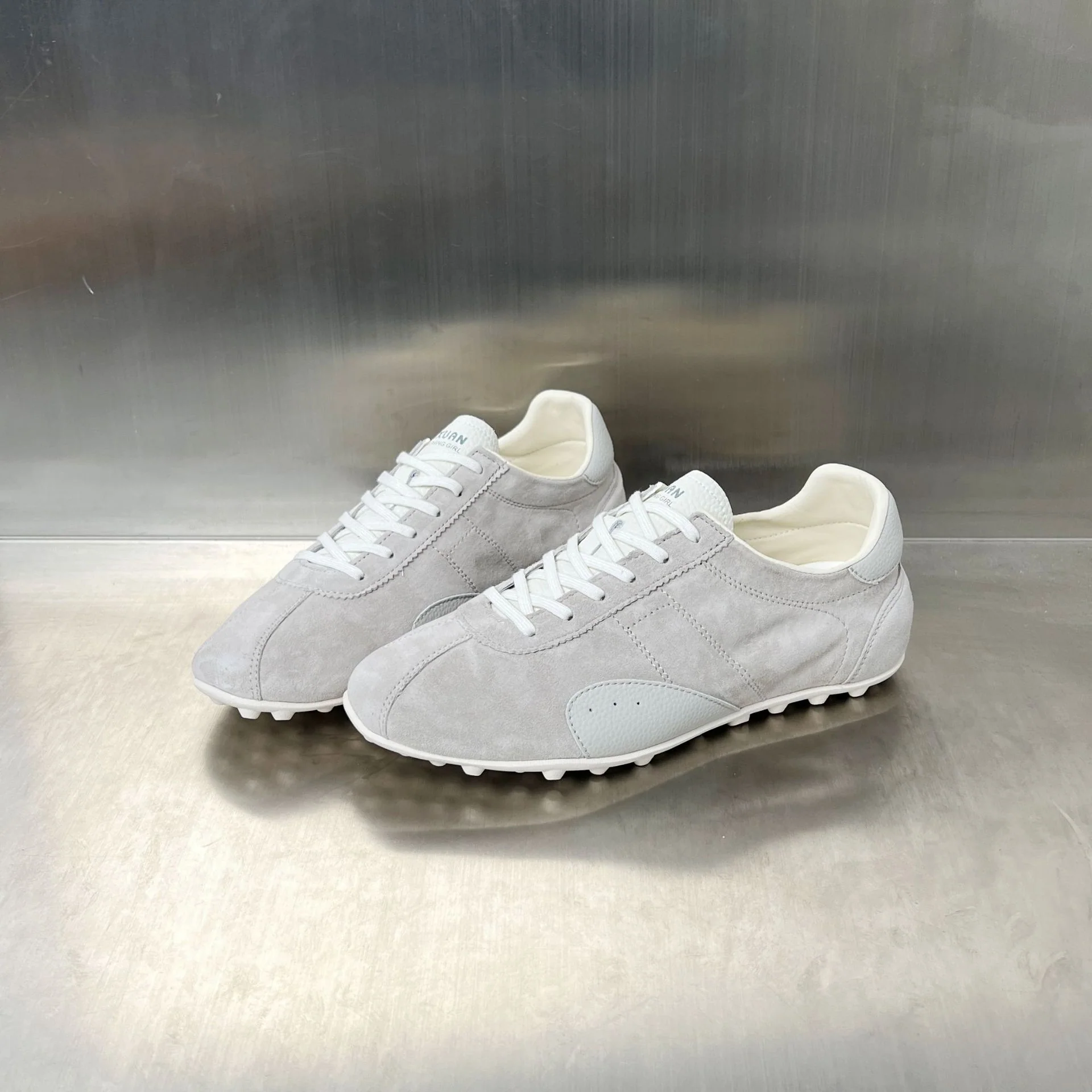 Damen Sportliche Sneaker mit luxuriösem Wildleder und innovativer Sohlenkonstruktion Heidi Mode - Image 3