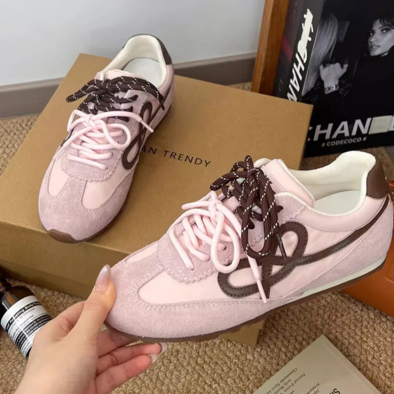 Damen Sportliche Sneaker mit modischem Obermaterial und besonderen Schnürdetails Heidi Mode - Image 4