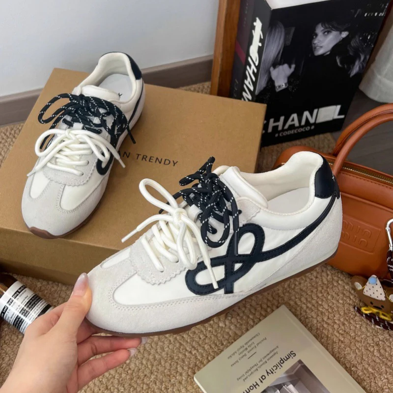 Damen Sportliche Sneaker mit modischem Obermaterial und besonderen Schnürdetails Heidi Mode - Image 6