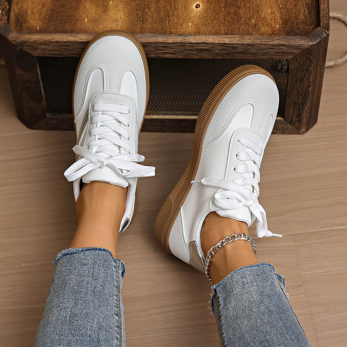 Damen Sportliche Sneaker mit robustem Sohlenprofil und modischen Details Heidi Mode - Image 4