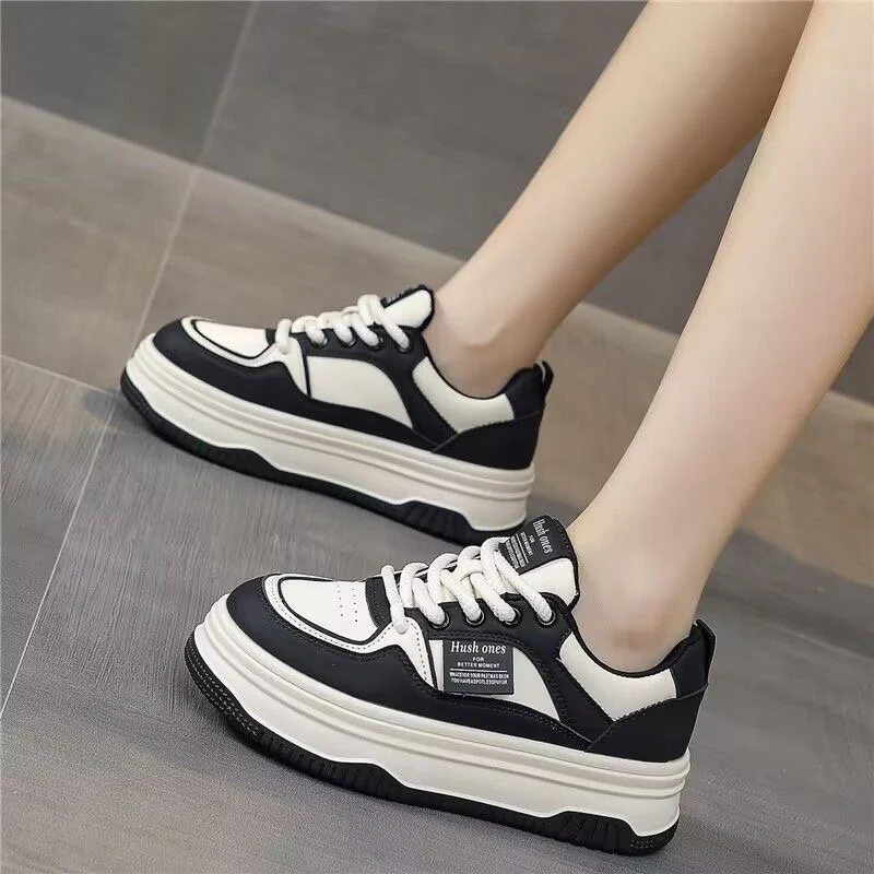 Damen Sportliche Sneaker mit robuster Sohle und modernem Design Heidi Mode - Image 2