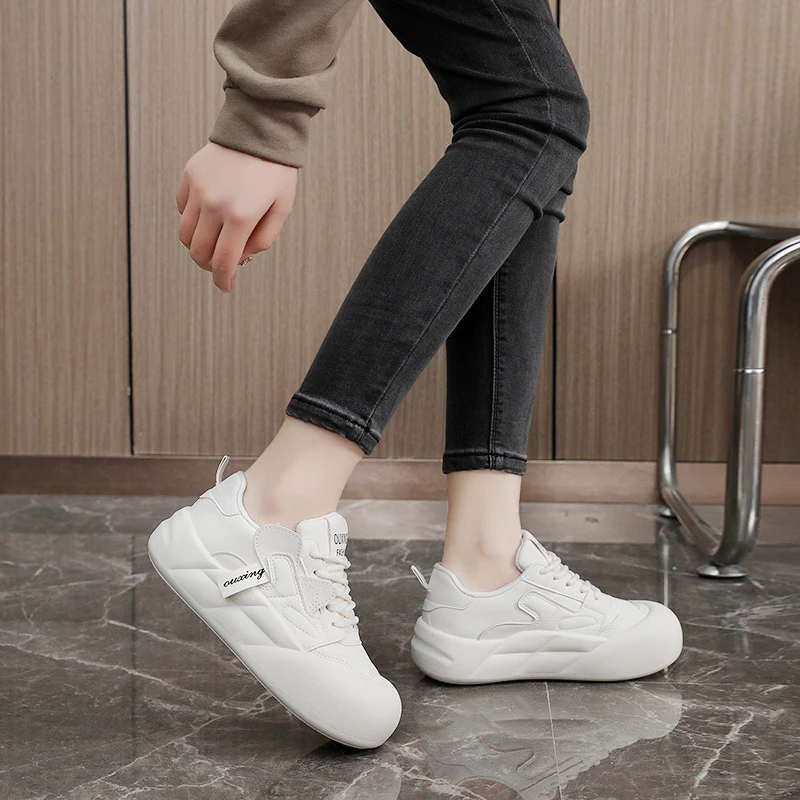 Damen Sportliche Sneaker mit rutschfester Laufsohle und modischem Design Heidi Mode - Image 4