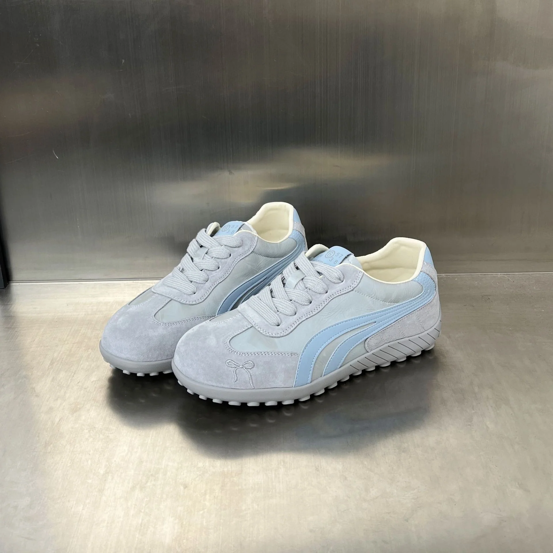 Damen Sportliche Sneaker mit rutschfester Sohle und atmungsaktiver Obermaterialkombination Heidi Mode - Image 2