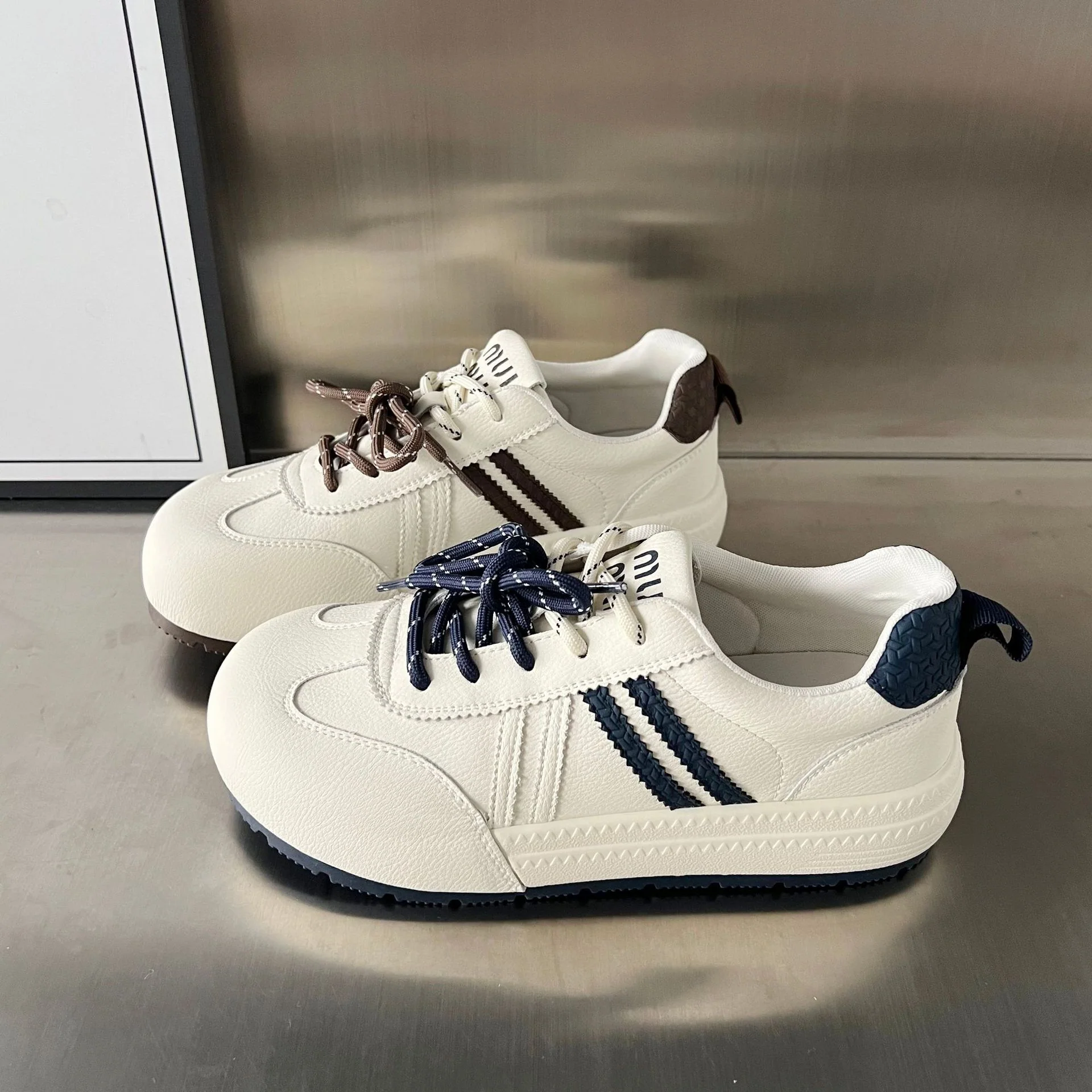 Damen Sportliche Sneaker mit stylischem Design und atmungsaktiver Oberfläche Heidi Mode - Image 3