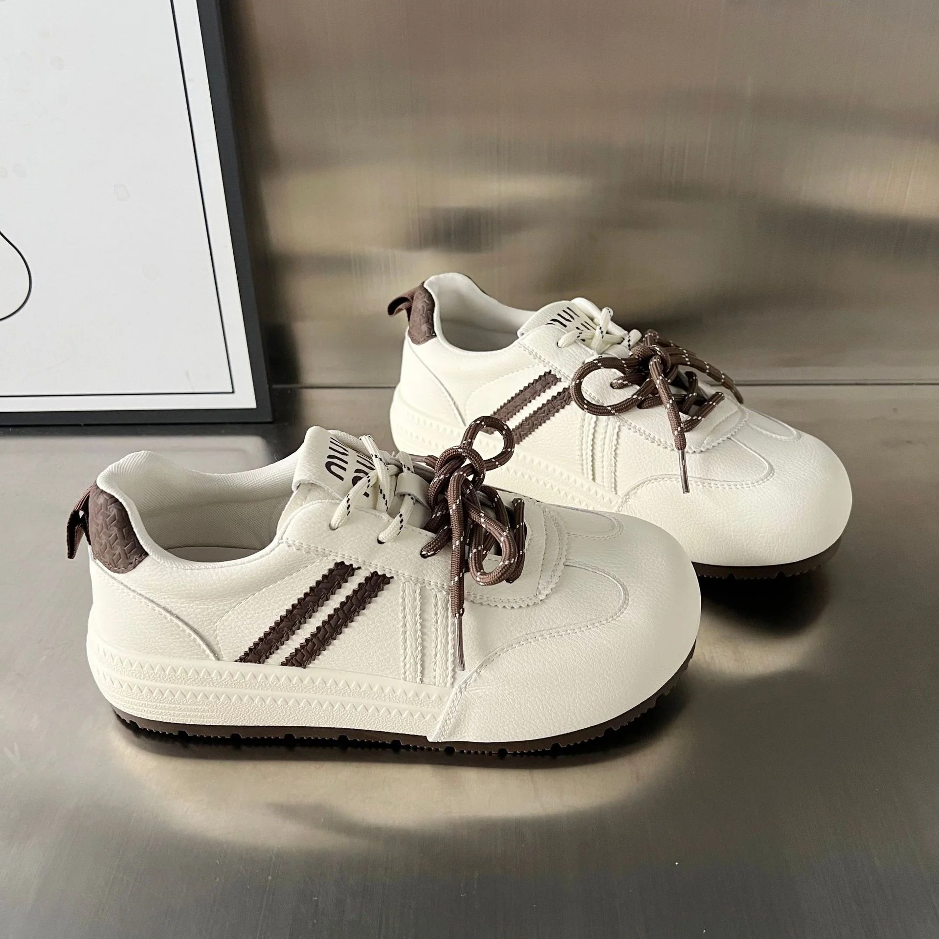Damen Sportliche Sneaker mit stylischem Design und atmungsaktiver Oberfläche Heidi Mode - Image 4