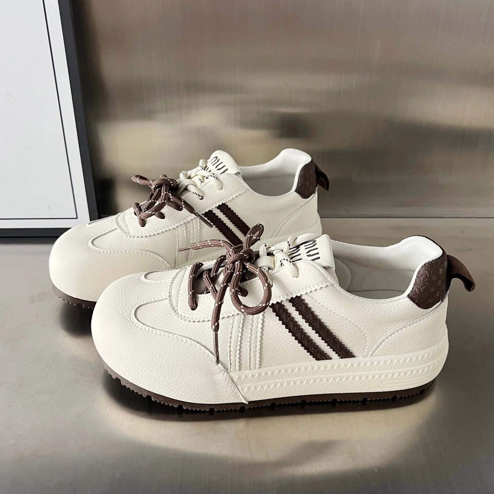 Damen Sportliche Sneaker mit stylischem Design und atmungsaktiver Oberfläche Heidi Mode - Image 6