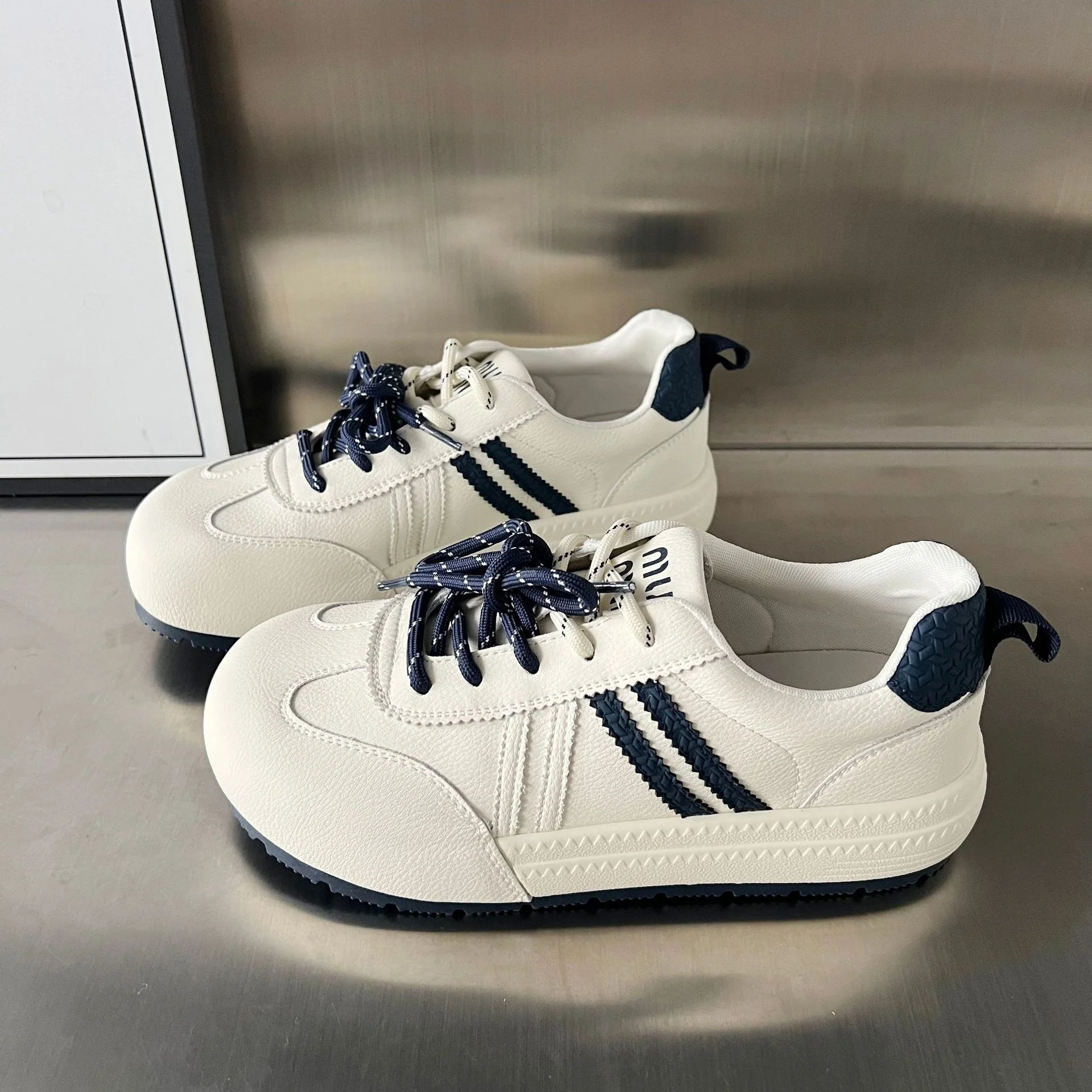 Damen Sportliche Sneaker mit stylischem Design und atmungsaktiver Oberfläche Heidi Mode - Image 7