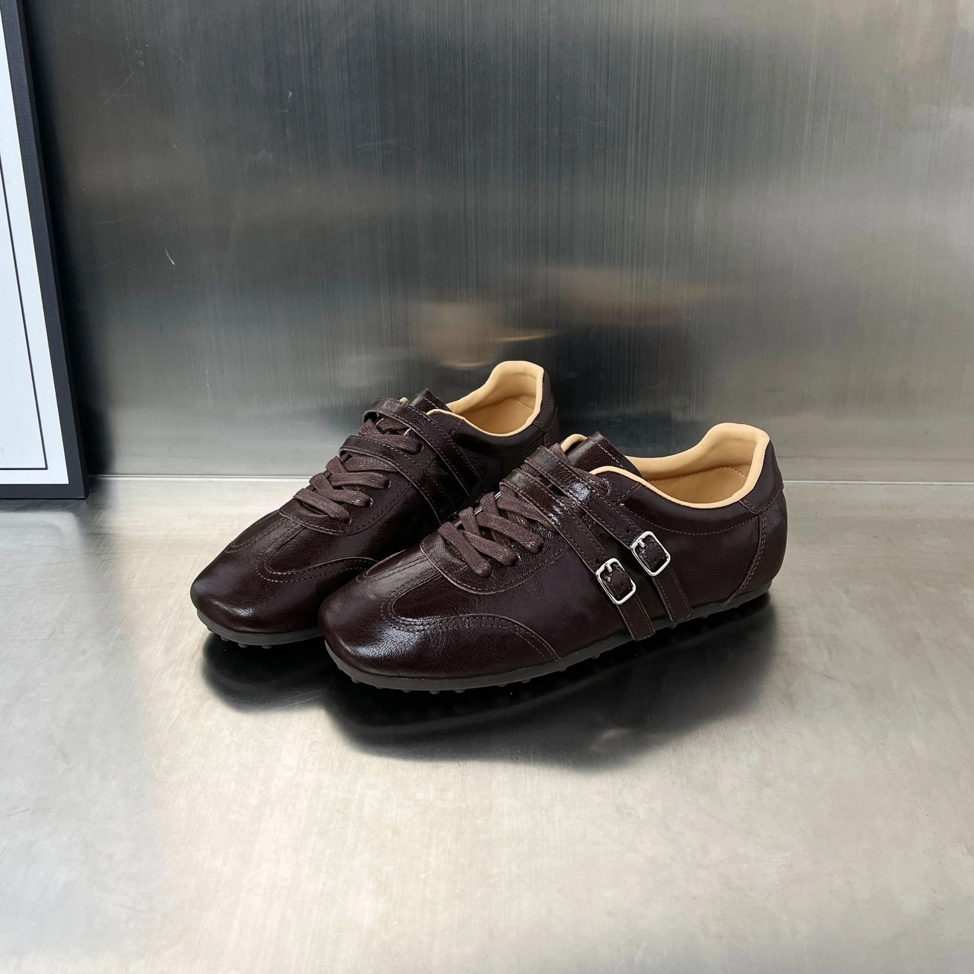 Damen Sportliche Sneaker mit verstellbaren Riemen und bequemer Sohle Heidi Mode - Image 6