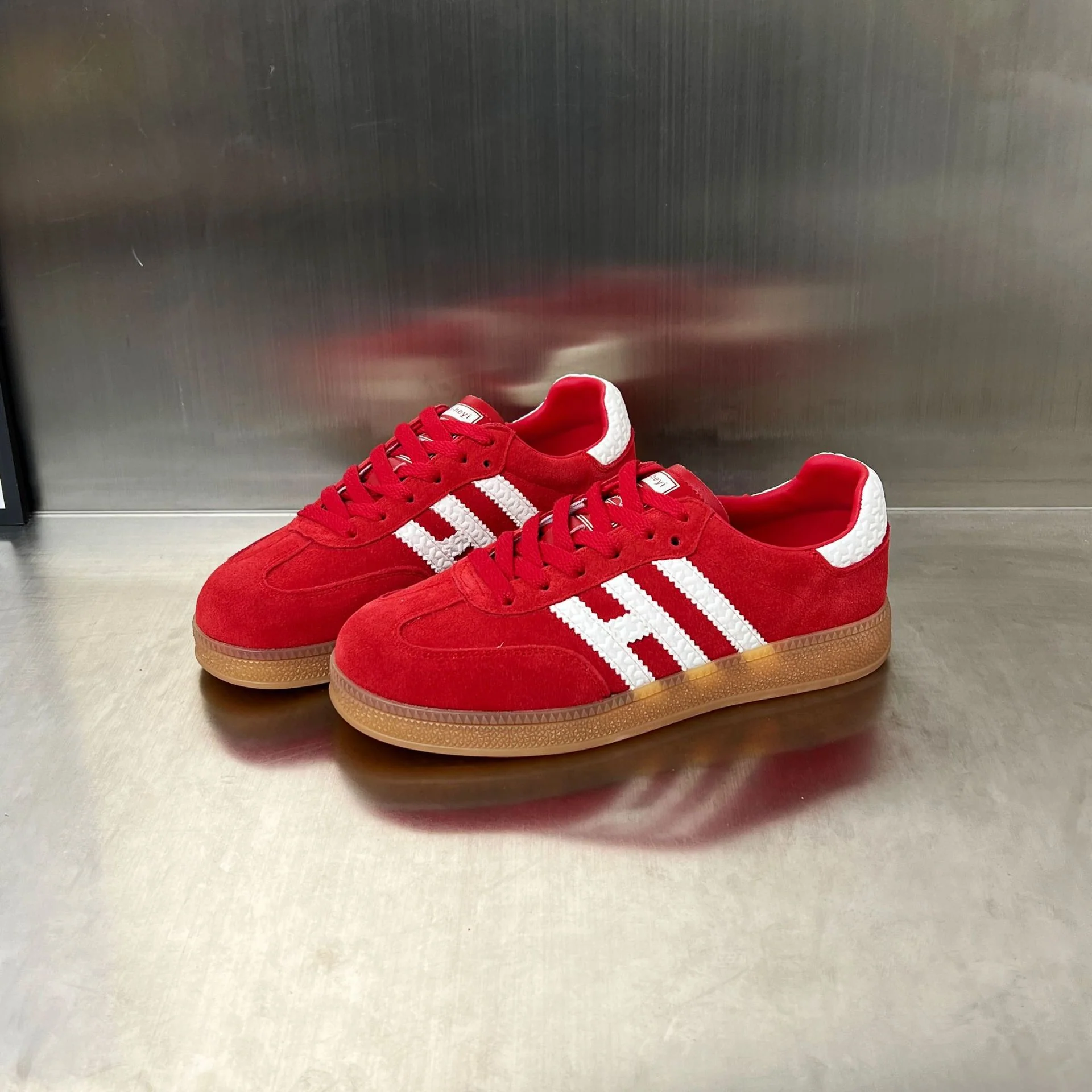 Damen Sportliche Sneakers aus hochwertigem Veloursleder mit rutschfester Sohle Heidi Mode - Image 3