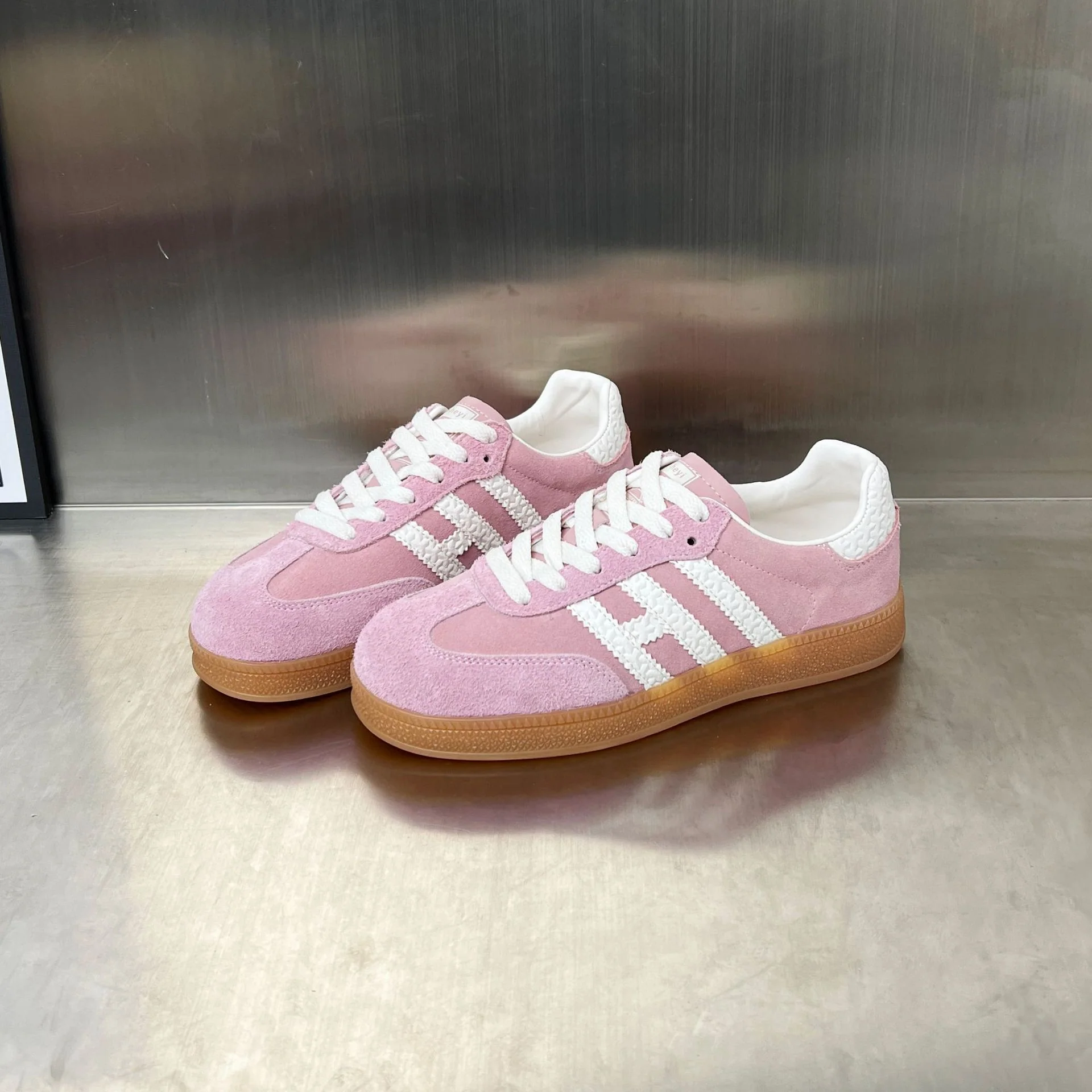 Damen Sportliche Sneakers aus hochwertigem Veloursleder mit rutschfester Sohle Heidi Mode - Image 8