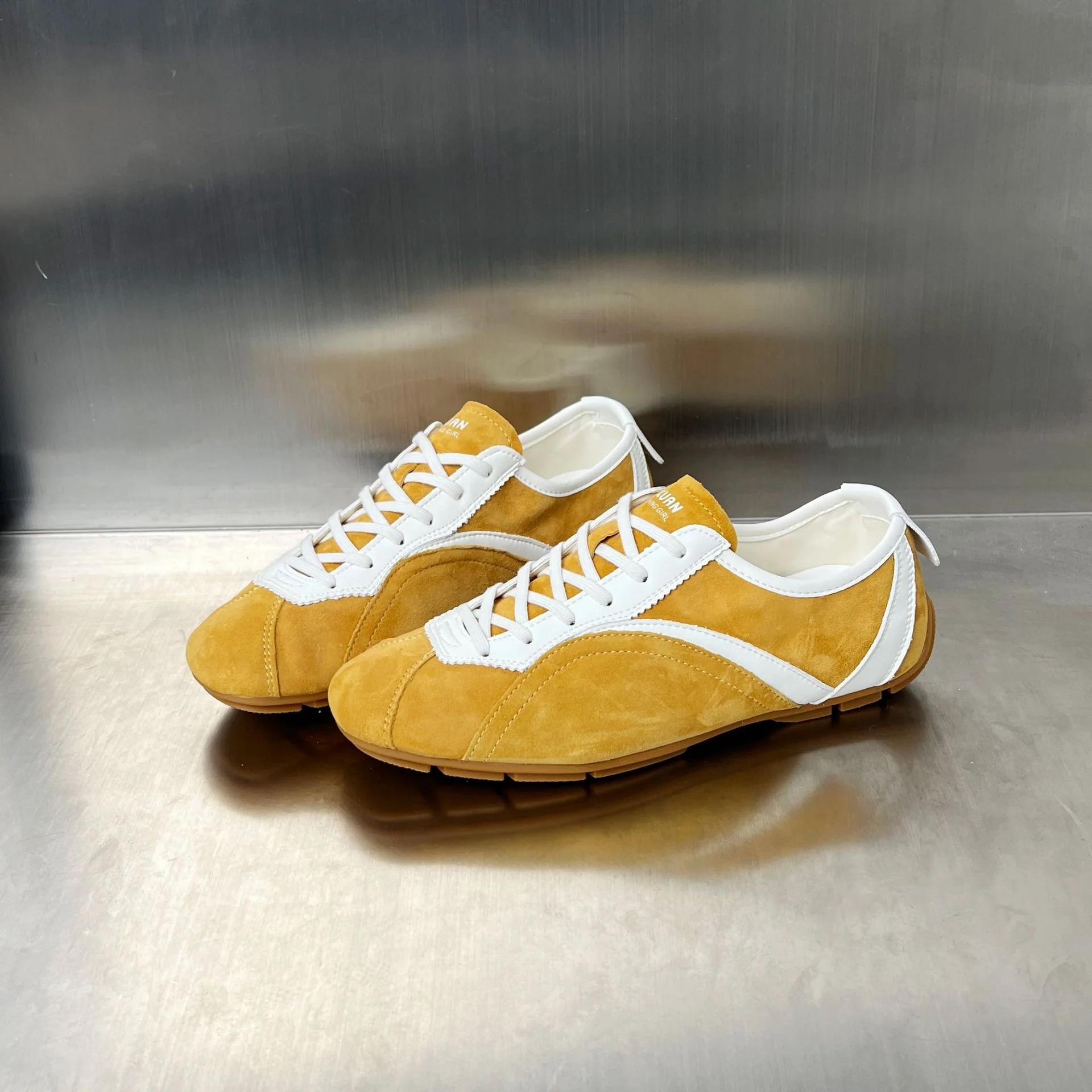 Damen Sportliche Sneakers aus hochwertigem Wildleder mit innovativer Sohlenkonstruktion Heidi Mode - Image 4