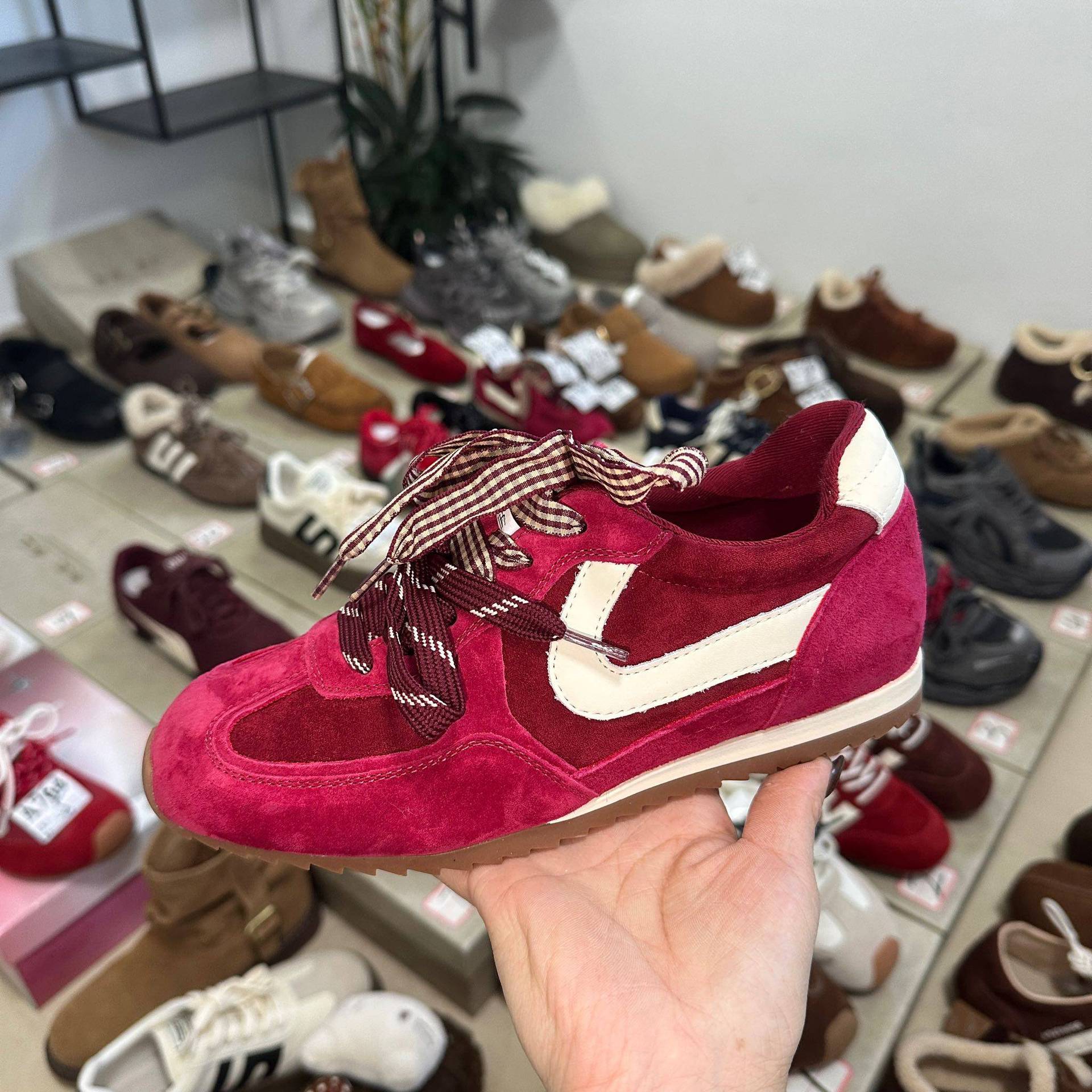 Damen Sportliche Sneakers in trendigem Design mit hochwertigen Wildleder-Details Heidi Mode - Image 7